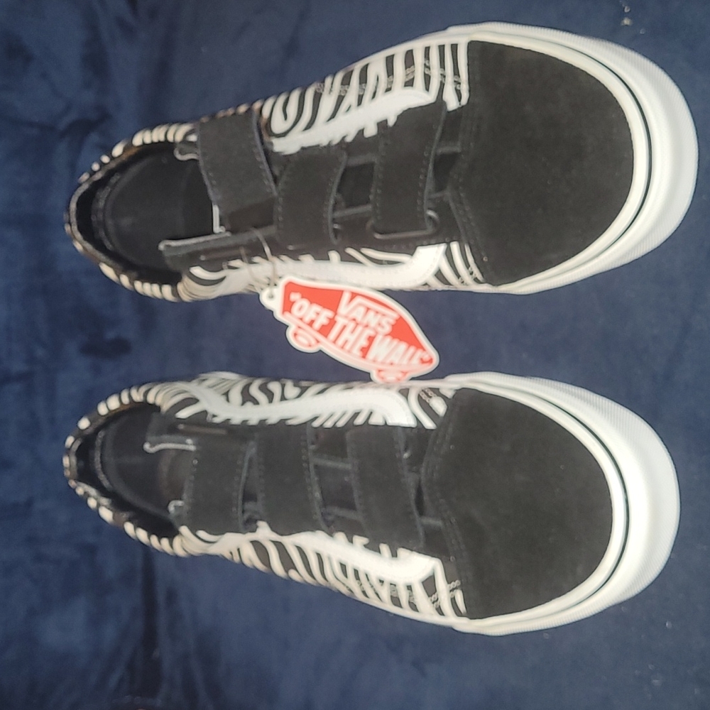 New Vans Classic Old Skool V size 10.5mn equals 12 wm and 8mn equals 9.5 mn - Picture 1 of 9